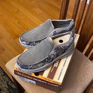 Skechers Camouflage Gray Men's Loafers